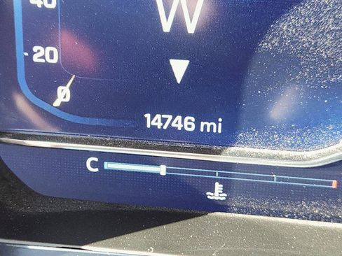 Used 2024 Chevrolet Silverado 2500 ZR2 w/ Technology Package image 45