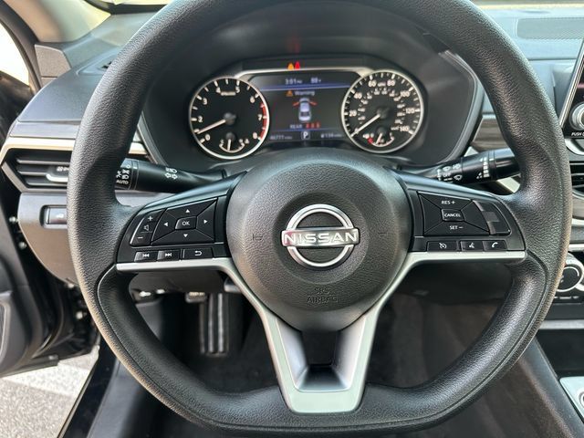 Used 2025 Nissan Altima 2.5 SV FWD image 12