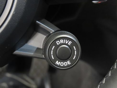 Certified 2026 Porsche Macan AWD/4WD image 22