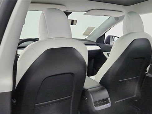 Used 2021 Tesla Model Y Long Range image 30