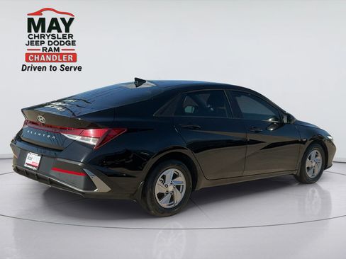 Used 2025 Hyundai Elantra SE FWD image 7