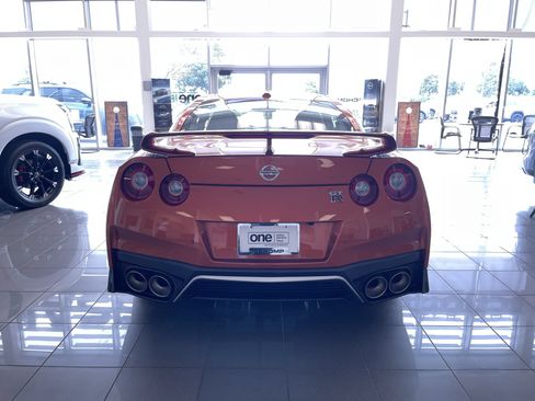 Used 2018 Nissan GT-R Premium w/ Premium Interior Package AWD/4WD image 7