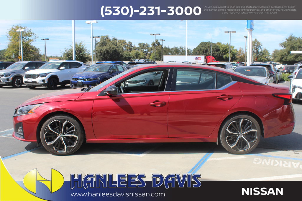Used 2023 Nissan Altima 2.5 SR FWD image 2