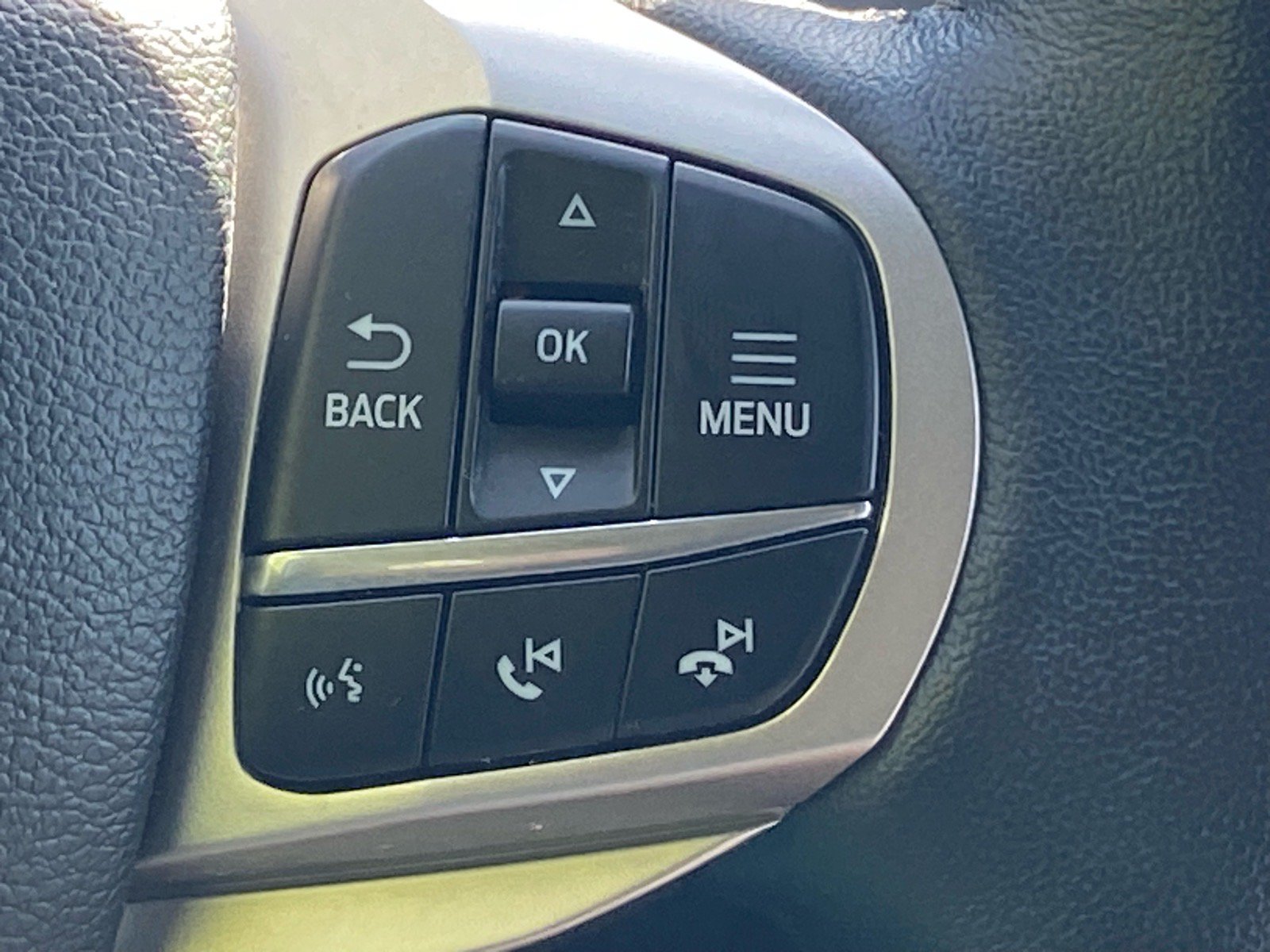 Used 2024 Ford Explorer XLT w/ Equipment Group 202A AWD/4WD image 6