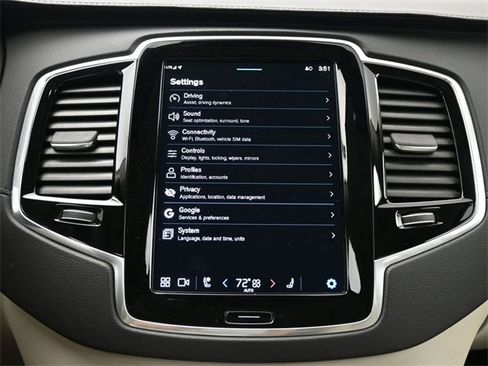 Used 2024 Volvo XC90 T8 Ultimate w/ Lounge Package image 16