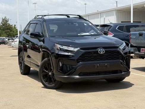 Used 2022 Toyota RAV4 SE AWD/4WD image 2