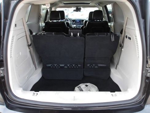 Used 2018 Chrysler Pacifica Limited w/ Tire & Wheel Group image 32