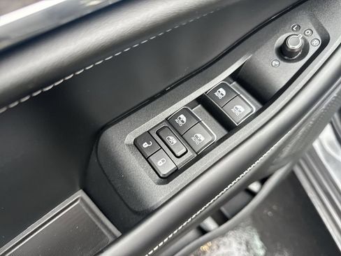 Used 2025 Jeep Grand Cherokee L Overland w/ Advanced Protech Group III AWD/4WD image 13