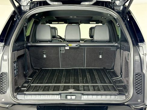 Used 2024 Land Rover Discovery Dynamic SE image 23