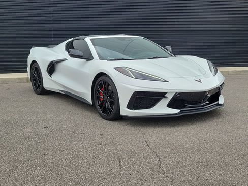 Used 2024 Chevrolet Corvette Stingray Preferred Cpe w/ Z51 Performance Package RWD image 2