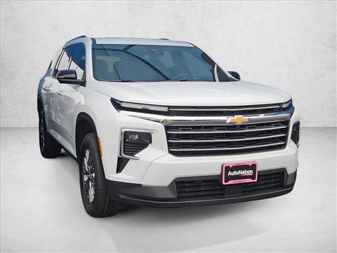 New 2026 Chevrolet Traverse LT w/ Driver Confidence Package FWD image 3