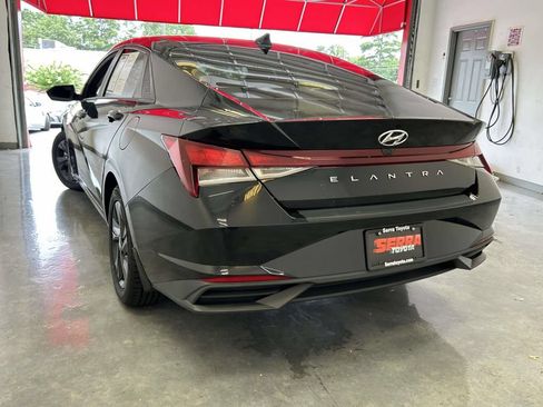 Used 2023 Hyundai Elantra SEL FWD image 5