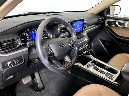 Used 2020 Ford Explorer XLT w/ Equipment Group 202A RWD image 10