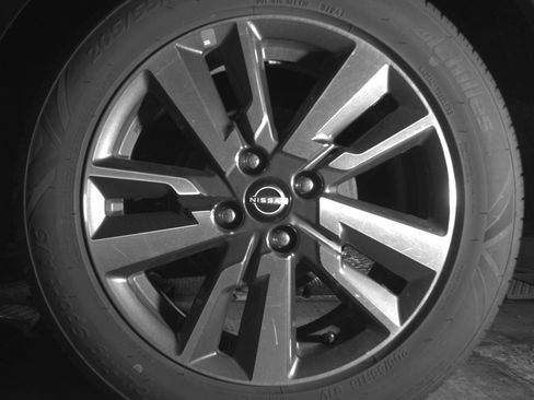 Used 2025 Nissan Versa SV FWD image 14