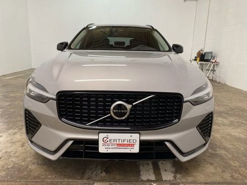 Used 2025 Volvo XC60 B5 Core image 2