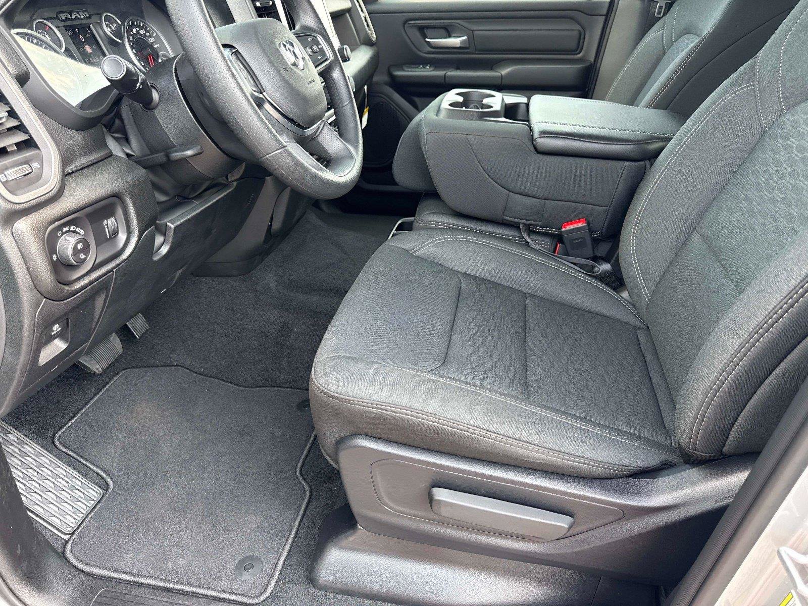 New 2026 RAM 1500 Express AWD/4WD image 15