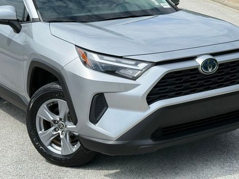 Used 2022 Toyota RAV4 XLE w/ Convenience Package AWD/4WD image 4