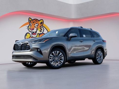 New 2026 Toyota Highlander Platinum image 1