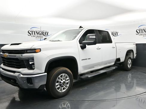 Used 2025 Chevrolet Silverado 2500 LT w/ Convenience Package AWD/4WD image 3