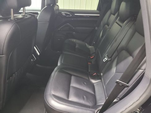 Used 2017 Porsche Cayenne AWD/4WD image 39