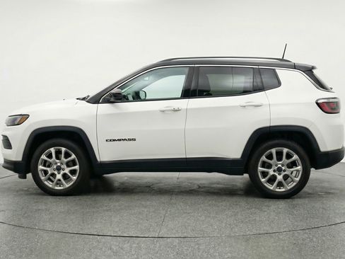 Used 2025 Jeep Compass Limited AWD/4WD image 5