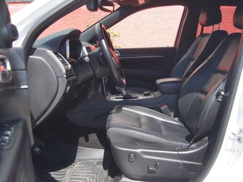 Used 2018 Jeep Grand Cherokee Limited image 10