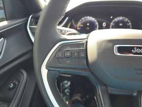 Used 2025 Jeep Grand Cherokee L Laredo AWD/4WD image 14