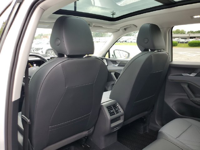 Certified 2026 Volkswagen Tiguan SE FWD image 17