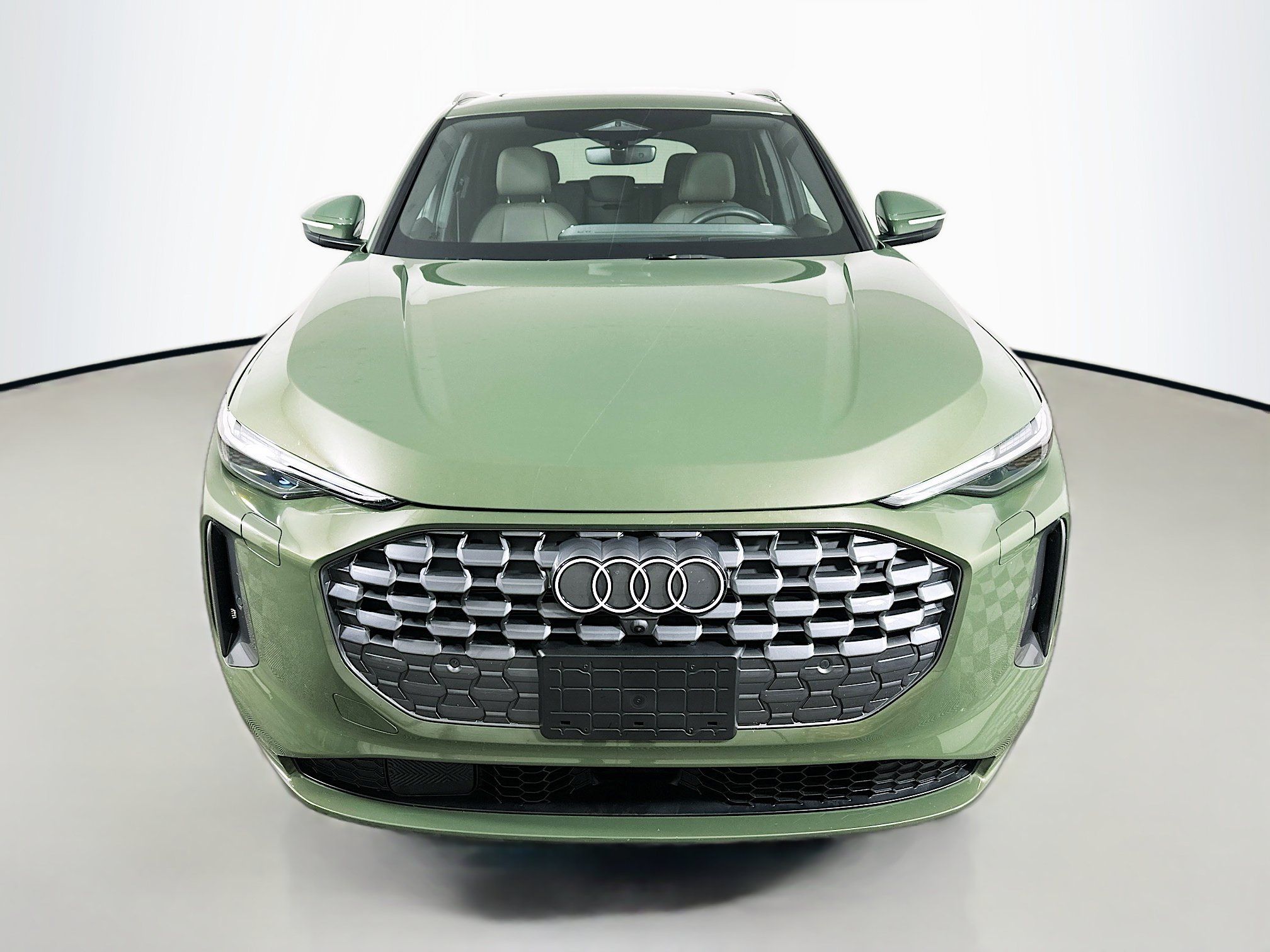Used 2025 Audi Q5 Premium Plus w/ Premium Plus AWD/4WD image 2