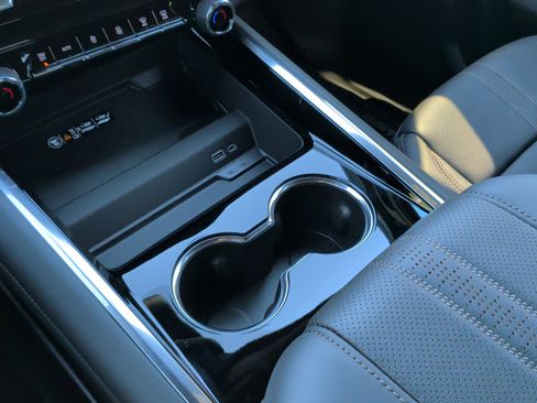 Used 2025 Chevrolet Tahoe High Country image 24