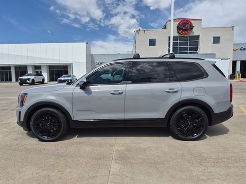 Certified 2022 Kia Telluride SX w/ SX Prestige Package AWD/4WD image 2
