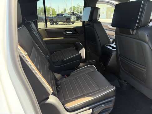 New 2026 GMC Yukon XL Denali Ultimate w/ LPO, Floor Liner Package AWD/4WD image 19