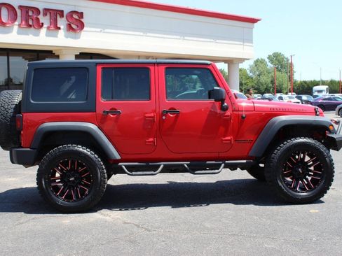 Used 2017 Jeep Wrangler Unlimited Rubicon w/ Connectivity Group AWD/4WD image 3