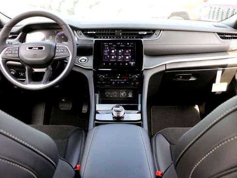 New 2025 Jeep Grand Cherokee L Laredo image 21