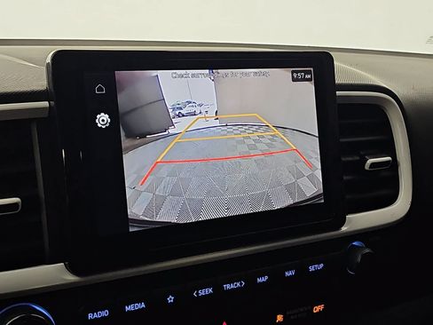 Used 2024 Hyundai Venue Limited FWD image 22