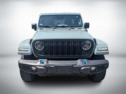 Used 2024 Jeep Wrangler Unlimited w/ Convenience Group AWD/4WD image 8