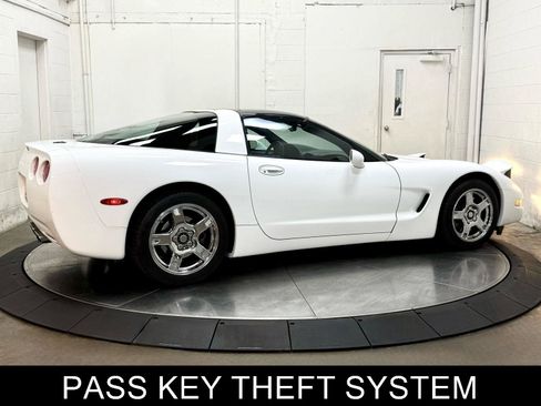 Used 1998 Chevrolet Corvette Coupe w/ Roof Pkg RWD image 7