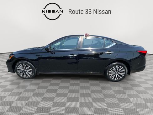 Used 2024 Nissan Altima 2.5 SV w/ SV Premium Package AWD/4WD image 5