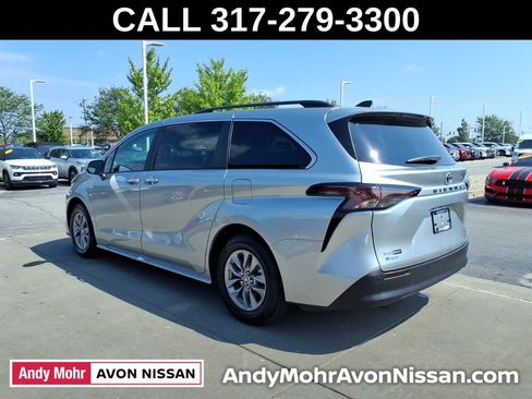 Used 2025 Toyota Sienna XLE FWD image 7