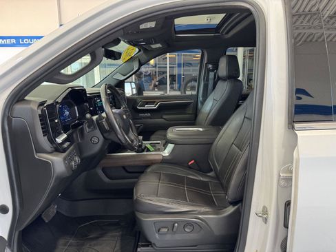 Used 2022 Chevrolet Silverado 1500 High Country w/ High Country Premium Package AWD/4WD image 7