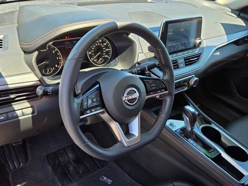 Used 2024 Nissan Altima 2.5 SR FWD image 10
