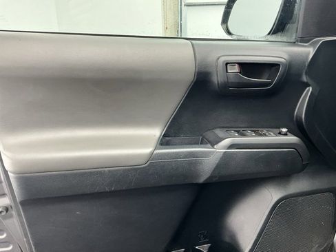 Used 2016 Toyota Tacoma SR5 image 12