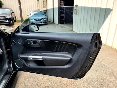 Used 2015 Ford Mustang Premium RWD image 19