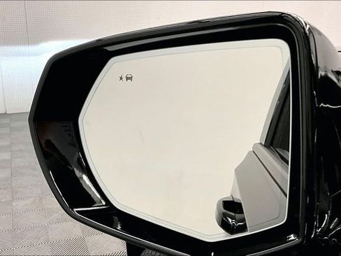 Used 2025 GMC Yukon XL AT4 w/ AT4 Premium Plus Package image 31