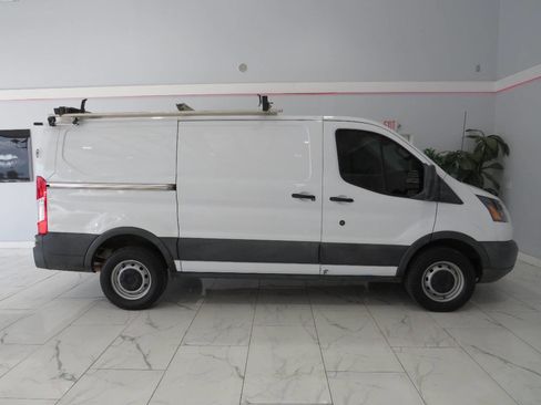 Used 2018 Ford Transit 250 130 Low Roof image 3