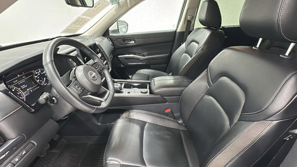 Used 2023 Nissan Pathfinder SL AWD/4WD image 10