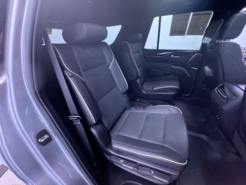 Used 2024 Cadillac Escalade Premium Luxury image 38