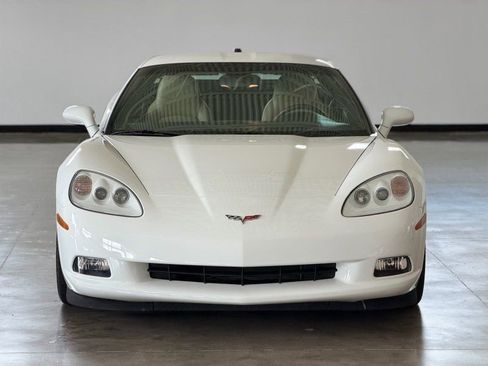 Used 2005 Chevrolet Corvette Coupe w/ Preferred Equipment Group RWD image 2