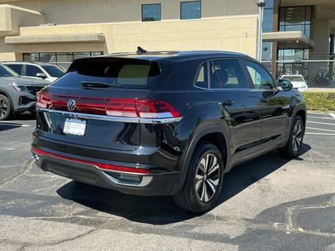 Certified 2024 Volkswagen Atlas Cross Sport SE FWD image 3