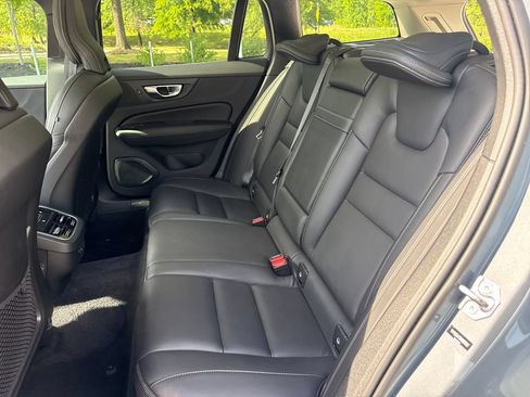 Used 2022 Volvo V60 T5 Cross Country w/ Lounge Package AWD/4WD image 32